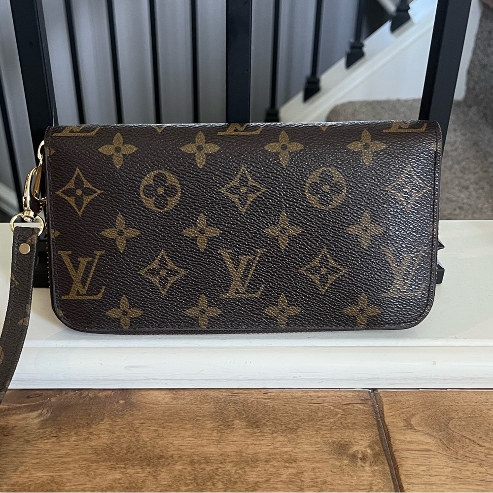 Zippered wallet